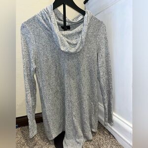 IZ Byer Sweater Women's Medium Gray Cowl Neck Long Sleeves V Hem Pullover